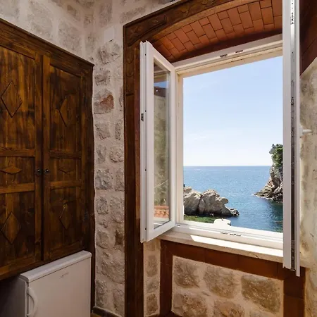 Eddie's Sea View Old Town 3*